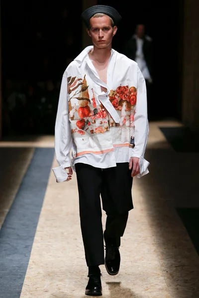 Look 48